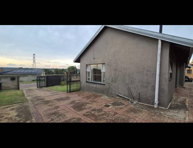 3 BEDROOM HOUSE FOR SALE IN BIRCHLEIGH